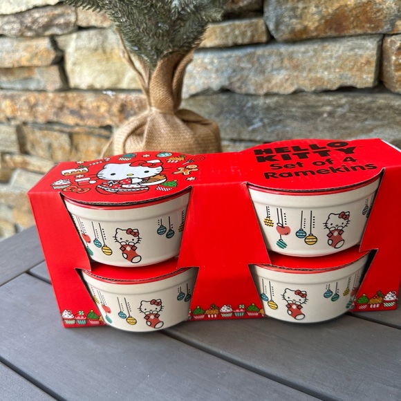 NWT Hello Kitty Holiday Christmas ornament ramekin set of 4 - Picture 2 of 3